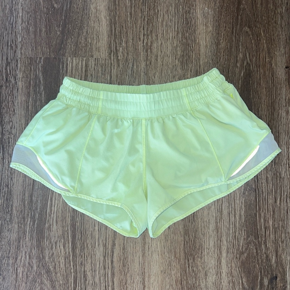 Lululemon Hotty Hot 2.5” shorts